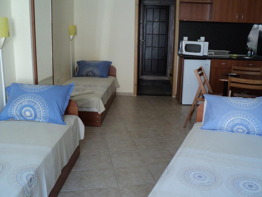 Meni Apartments And Guest Rooms Sozopol Quarto foto