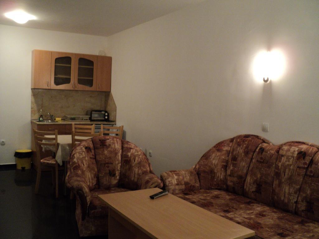 Meni Apartments And Guest Rooms Sozopol Quarto foto