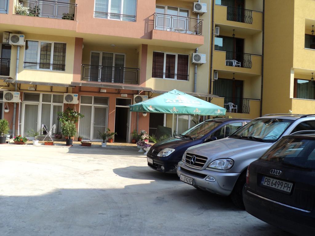 Meni Apartments And Guest Rooms Sozopol Exterior foto