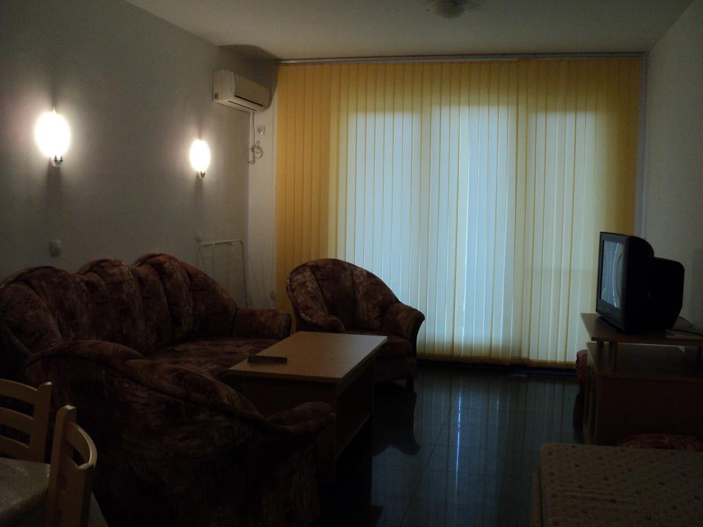 Meni Apartments And Guest Rooms Sozopol Quarto foto