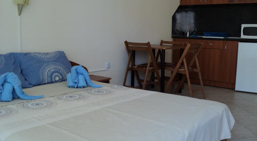 Meni Apartments And Guest Rooms Sozopol Quarto foto