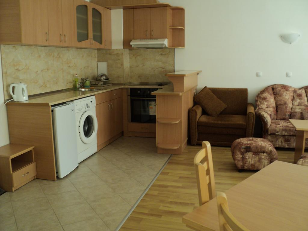 Meni Apartments And Guest Rooms Sozopol Exterior foto