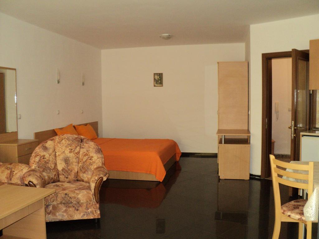 Meni Apartments And Guest Rooms Sozopol Exterior foto