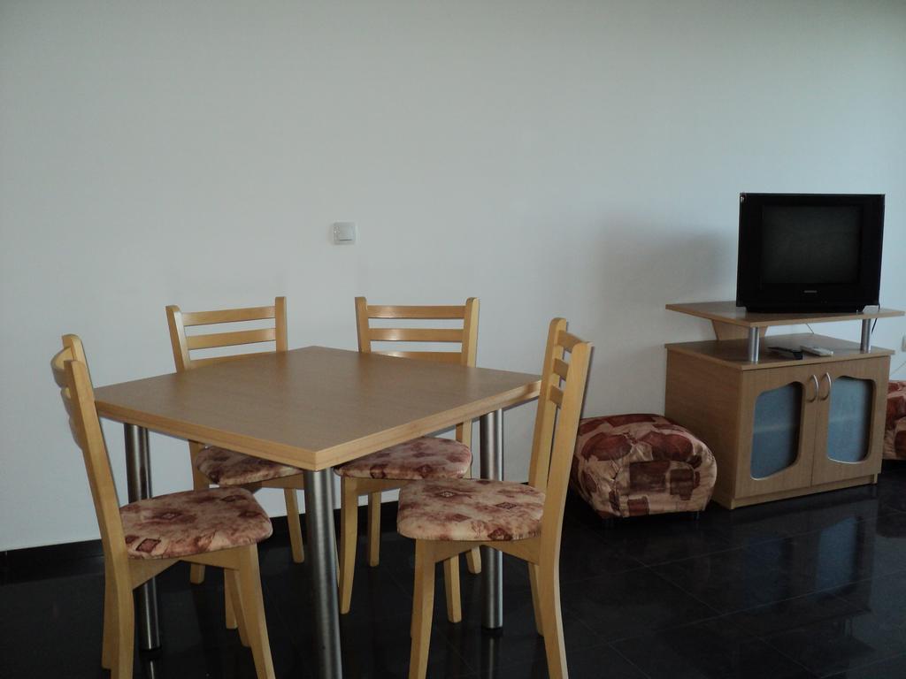 Meni Apartments And Guest Rooms Sozopol Exterior foto