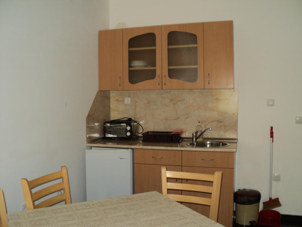 Meni Apartments And Guest Rooms Sozopol Exterior foto