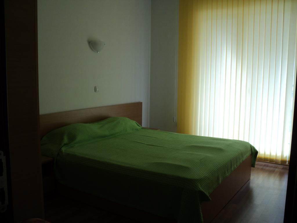 Meni Apartments And Guest Rooms Sozopol Exterior foto