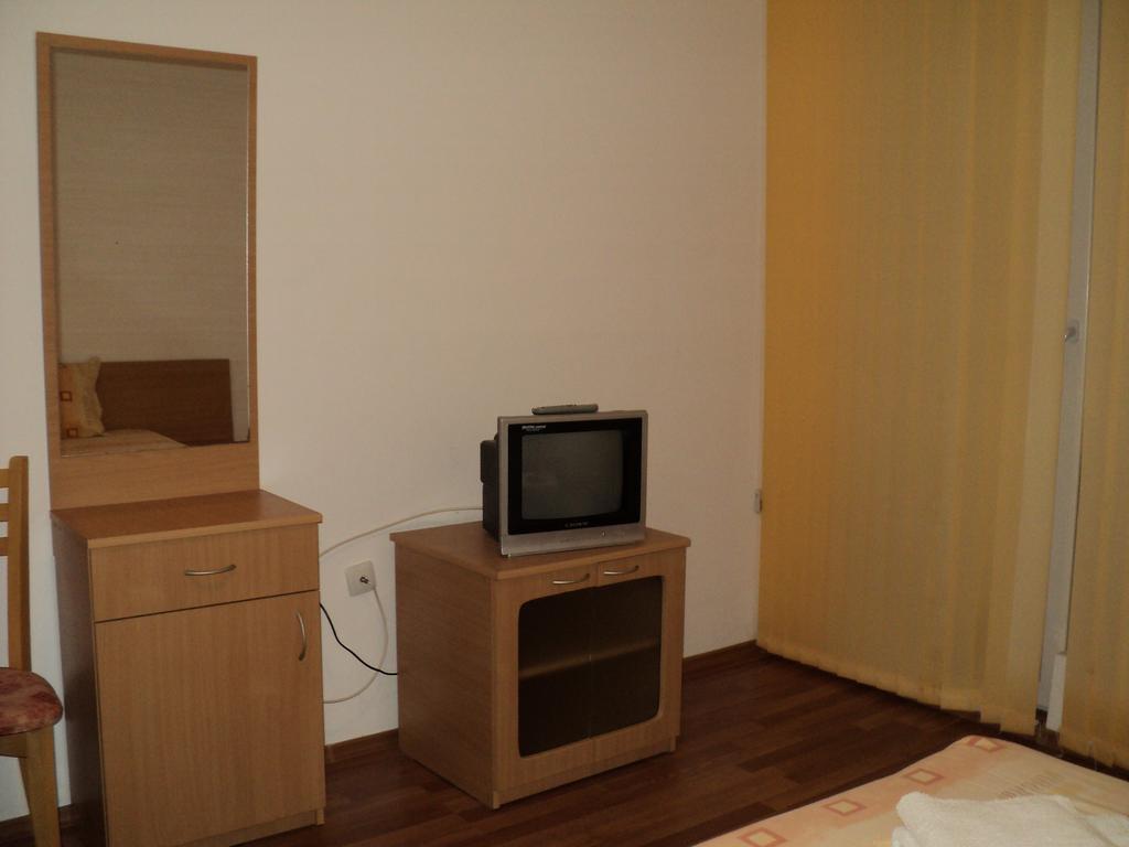 Meni Apartments And Guest Rooms Sozopol Exterior foto