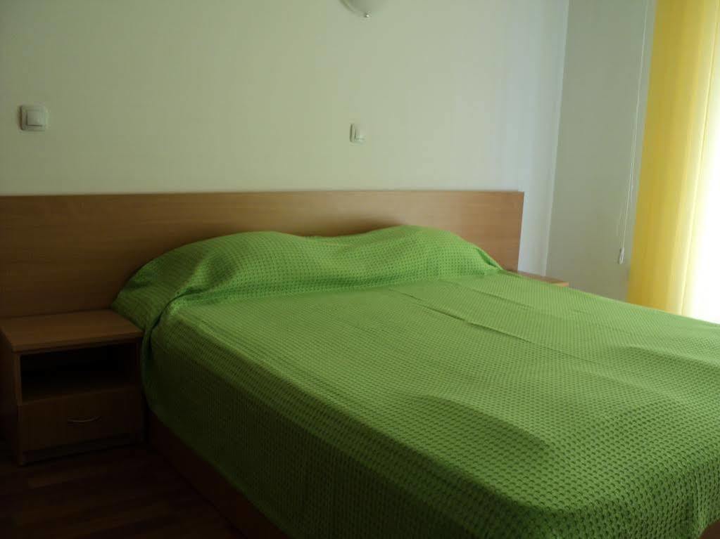 Meni Apartments And Guest Rooms Sozopol Exterior foto