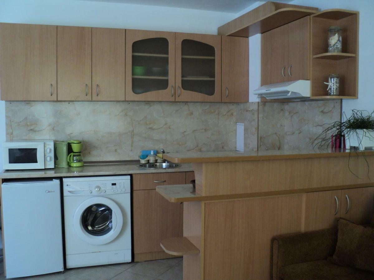 Meni Apartments And Guest Rooms Sozopol Exterior foto