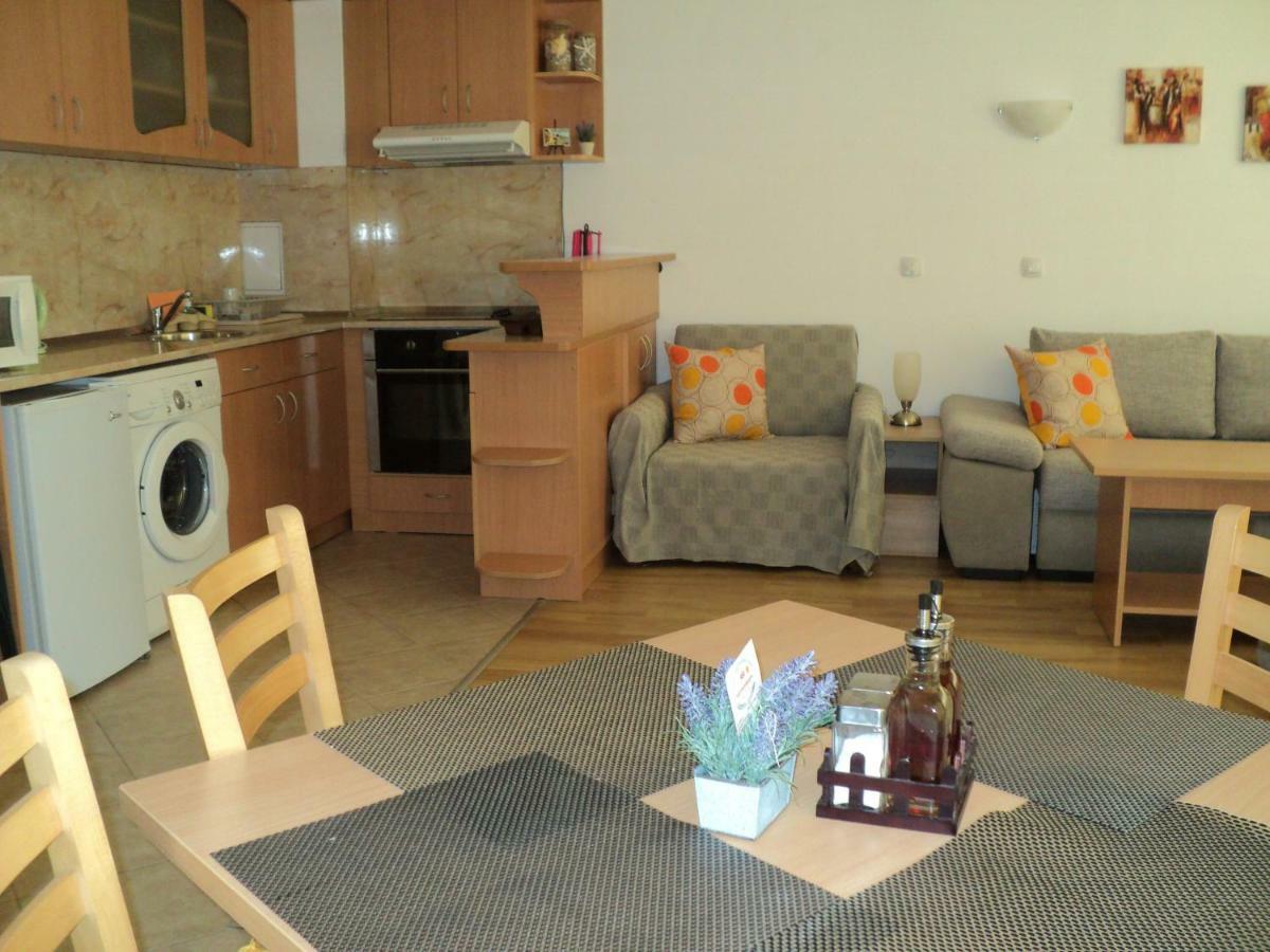 Meni Apartments And Guest Rooms Sozopol Exterior foto