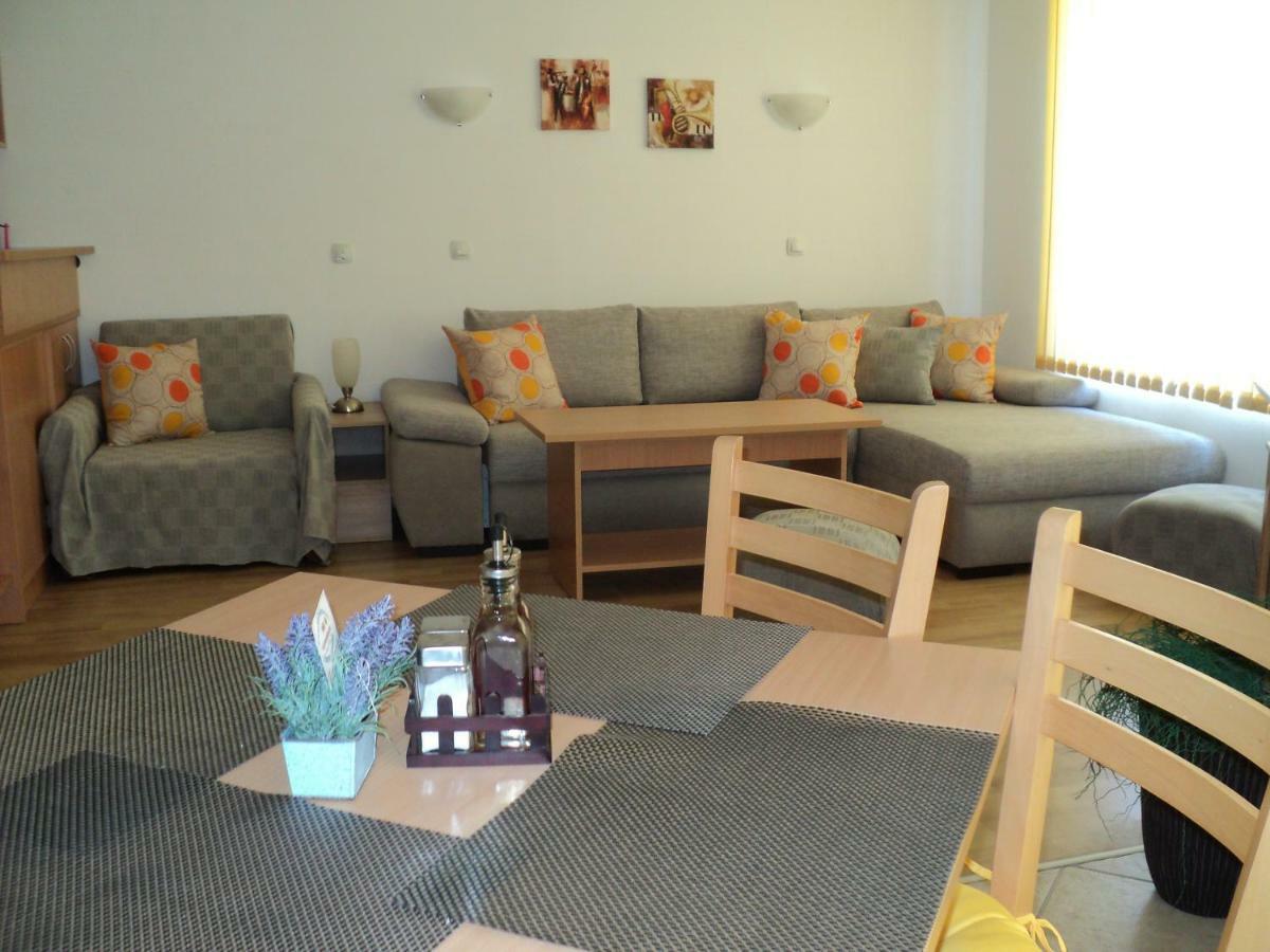 Meni Apartments And Guest Rooms Sozopol Exterior foto