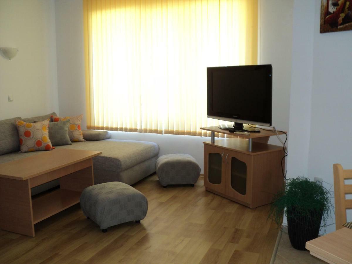 Meni Apartments And Guest Rooms Sozopol Exterior foto