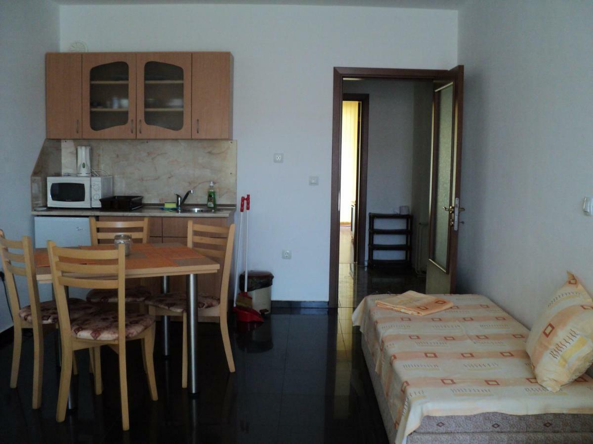 Meni Apartments And Guest Rooms Sozopol Exterior foto